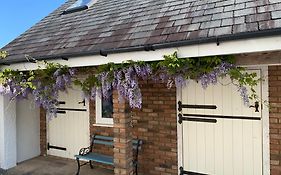 Y Stabl, Llanrhidian, Gower